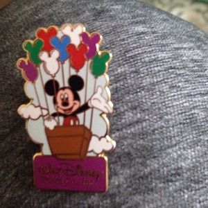 Disney Mickey Mouse  collector pin ✨