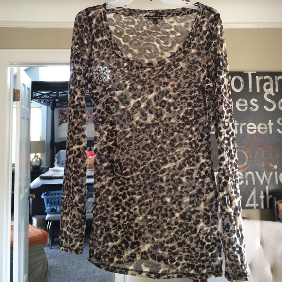 Express long/lean leopard top