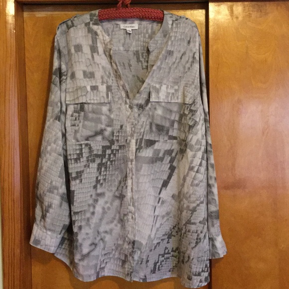 Calvin Klein 2X Blouse Front pocket detail