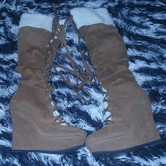 Brown boots faux fur