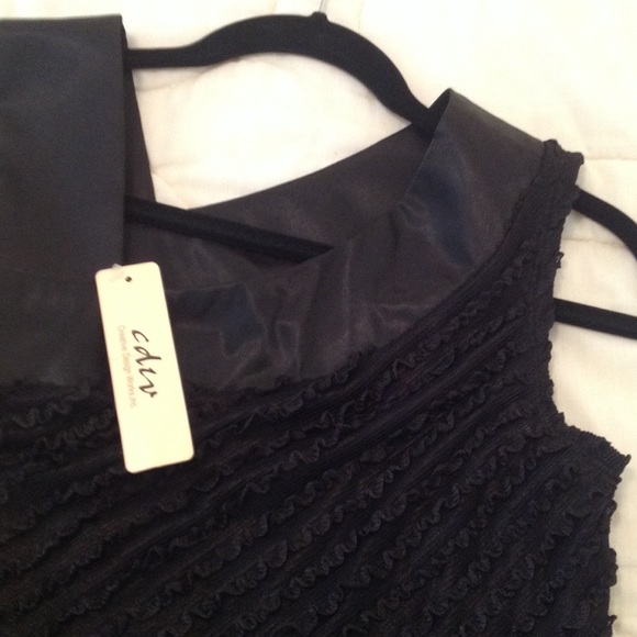 ❤️😊🌸Beautiful black spandex sleeveless top🌺😊❤️ - Picture 3 of 4