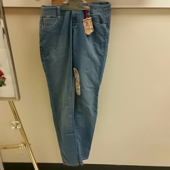 Size 3 Decree jeggings