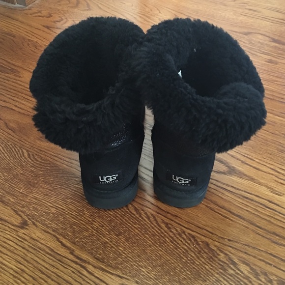 Short Black Ugg's