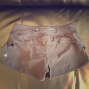 LULULEMON SIZE 4 SPEED RUN SHORT