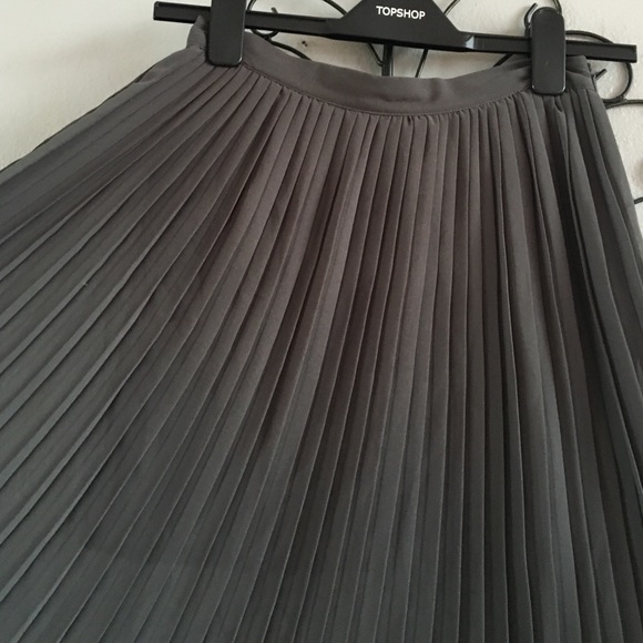 Zara Asymmetrical Grey Skirt - Picture 3 of 4