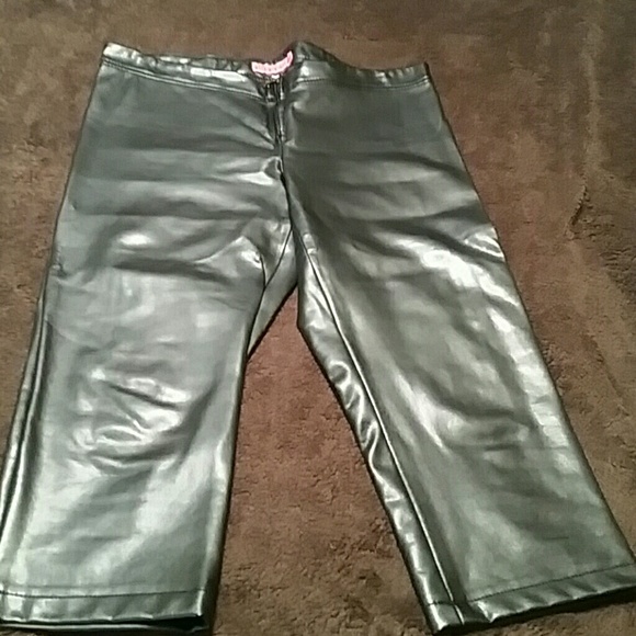 Alice & Olivia Vegan Capri Pants