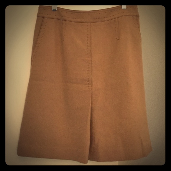 🤑 clearance 🤑Camel LOFT skirt