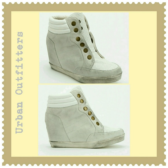 Urban Outfitters MIA WEDGE SNEAKERS