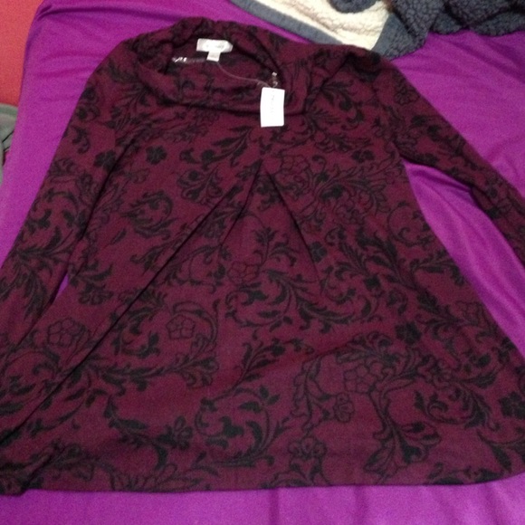 Long sleeve, half turtle-neck blouse