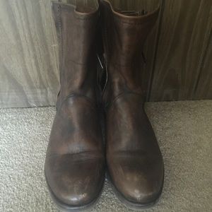 Brown Leather Ankle Boots with Zipper Detail