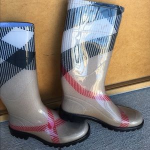 Amazing Burberry rain boots