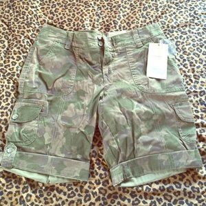 🚨final sale🚨Camo print Bermuda shorts