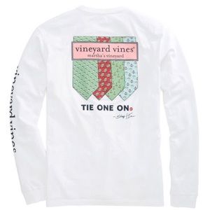 Christmas vineyard vines tee