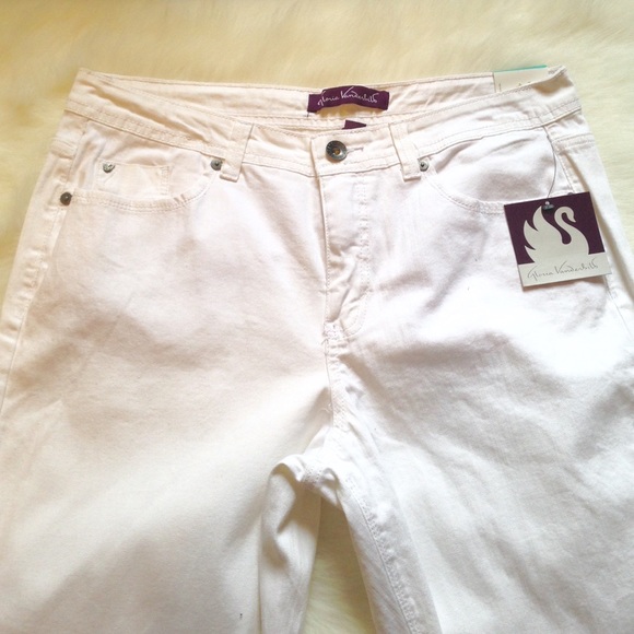 white gloria vanderbilt jeans