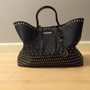 🔥Michael Kors black travel bag with gold studs🔥