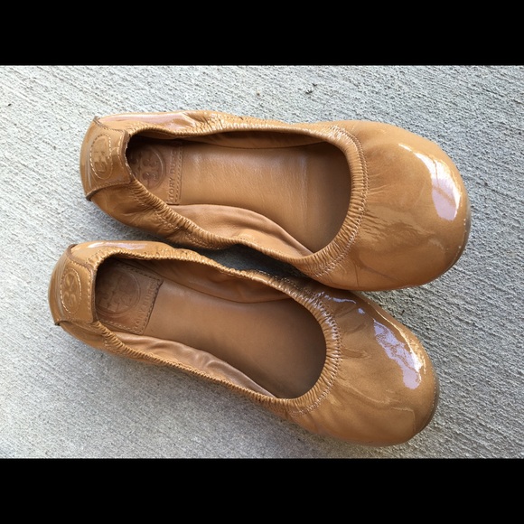 Used tan Tory burch flats