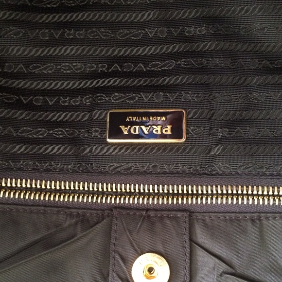 Gorgeous brown Prada bag with strap - Picture 2 of 3