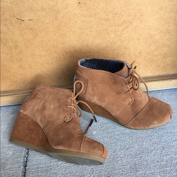 TOM desert brown wedges