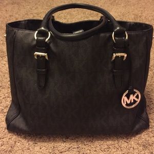 Michael Kors Jet Set Purse