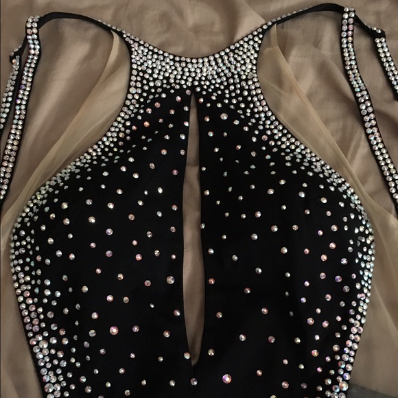 Gorgeous gown - Picture 2 of 4