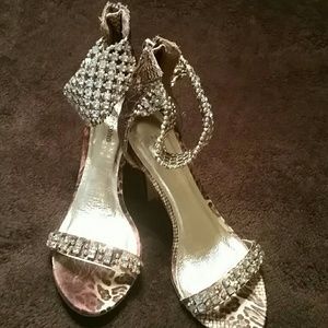 Zigi soho leapord print bracelet cuff shoes