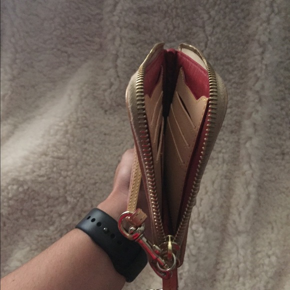 Dooney and Bourke - Picture 4 of 4