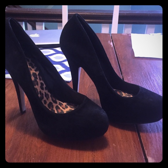 Black platform heels with suede material from Aldo