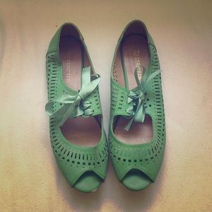 Sage green Restricted peep toe flats