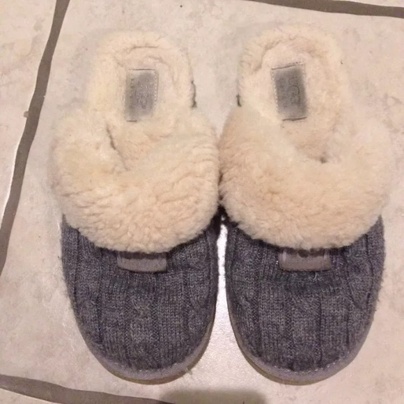 UGG slippers girls size 4
