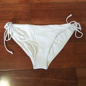 L*space keyhole solid cream bottom