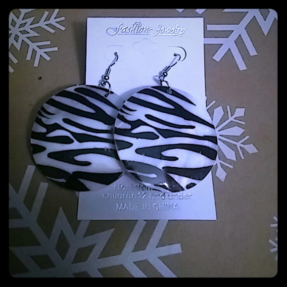 Zebra shell earrings