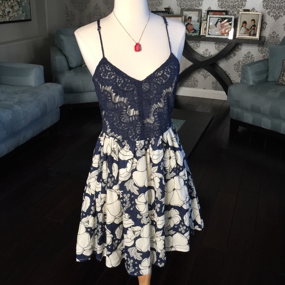 Alya Dresses & Skirts - 🐝🌷Beautiful floral dress♥️🌸
