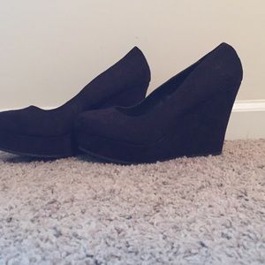 Black velvet wedges
