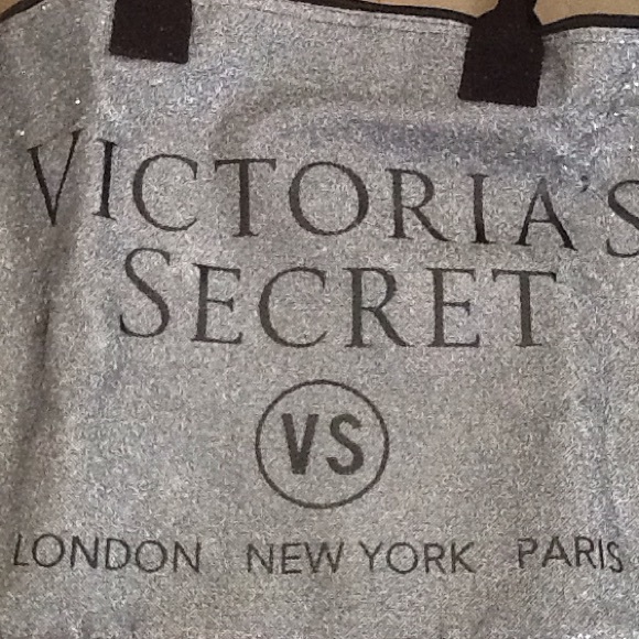 Victoria's Secret Handbags - BNWOT VICTORIA'S SECRET OVERNIGHTER BAGforbarns13