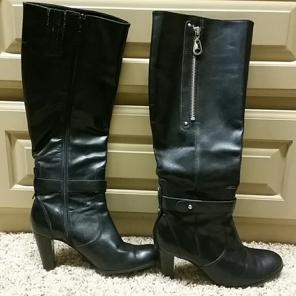 Black heeled boots