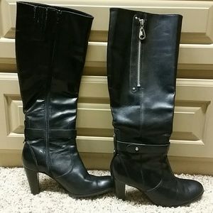 Black heeled boots