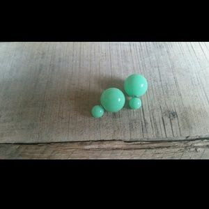 Earings double ball mint green earings!