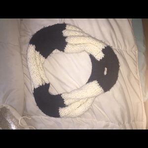 Hollister infinity scarf