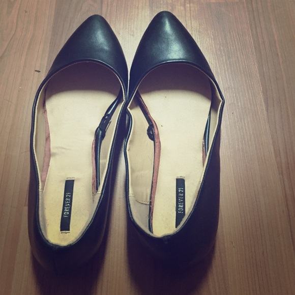 Black Forever 21 Pointed Flats Size 9
