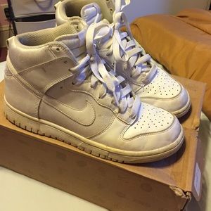 White nike dunks