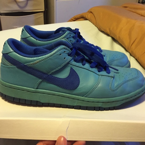 Blue low top Nike dunks