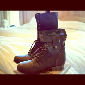 Urbanog faux leather camo lined army boots