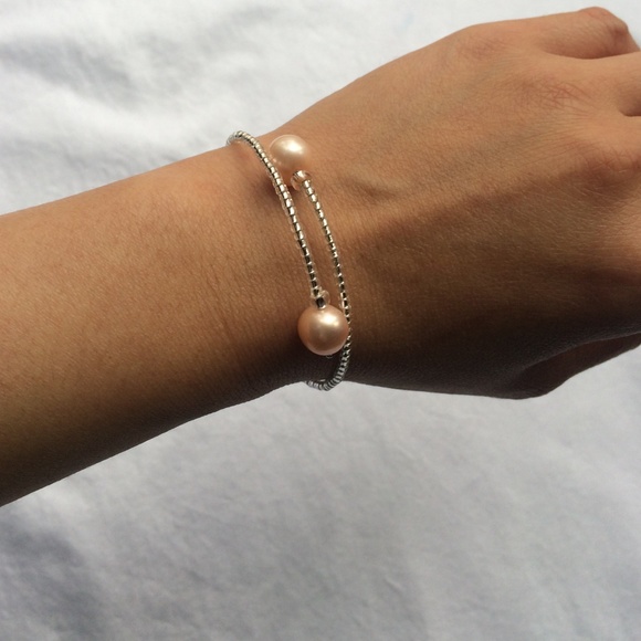 Genuine pink pearl/bead elastic bracelet