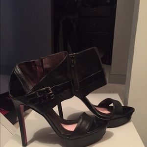 Paris Hilton black sandals