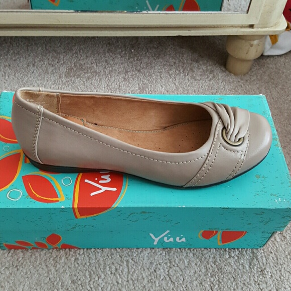 Nude flats with detail