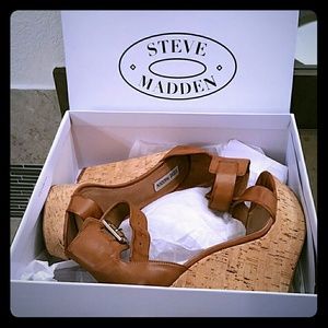 Steve Madden platform sandals in Cognac