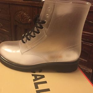 See through boots can be used as rain boots