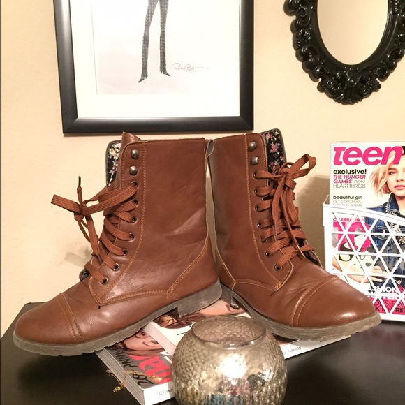 **SOLD**Brown Combat Boots - Picture 1 of 4