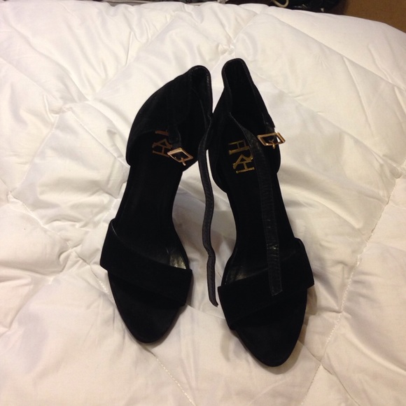 MAKE ME AN OFFER ❤️Beautiful black shoes size 7