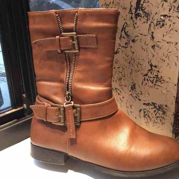 Shoes - TEMP SALE❤️ Cognac Boots